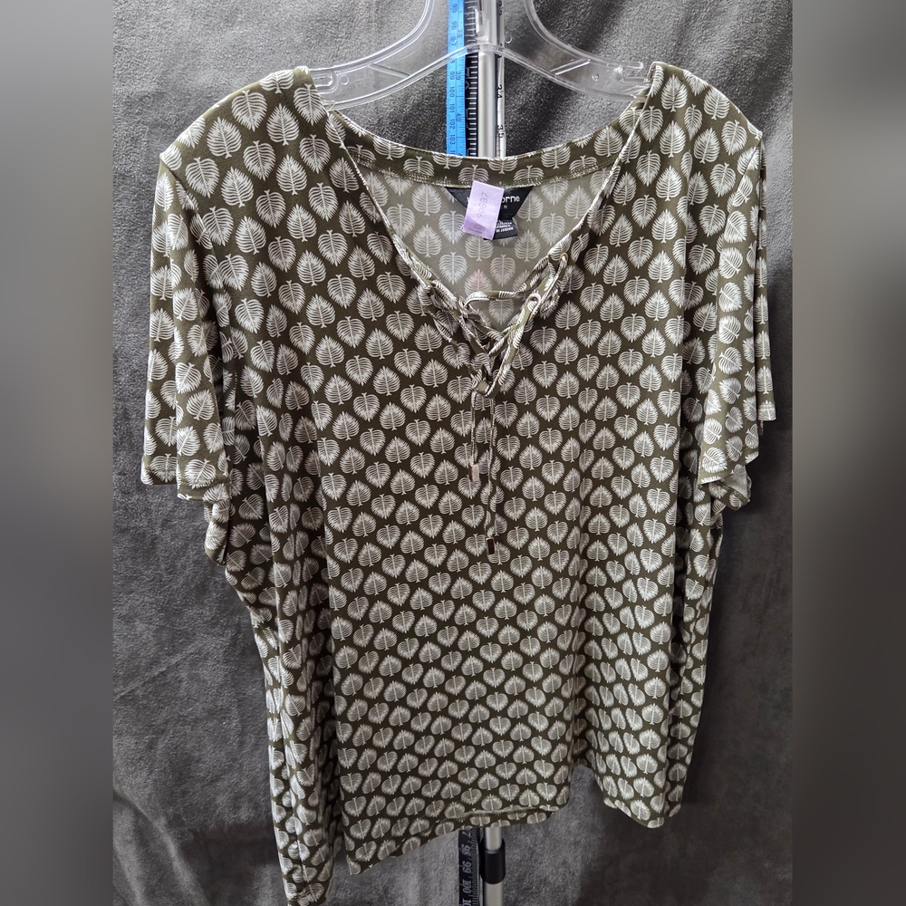 Liz Claiborne Olive Leaf Pattern Short Sleeve Top - Picture 1 of 6